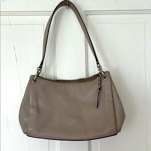 Coach Tan Leather Shoulder Bag Elegant Design